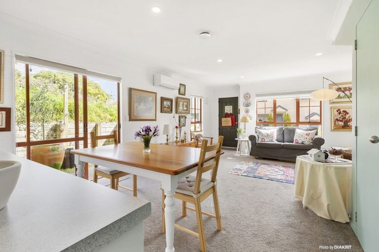 Photo of property in 79a Woodhouse Avenue, Karori, Wellington, 6012