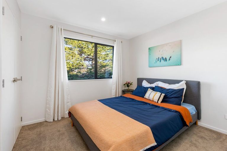 Photo of property in 4b Halberg Street, Glenfield, Auckland, 0629