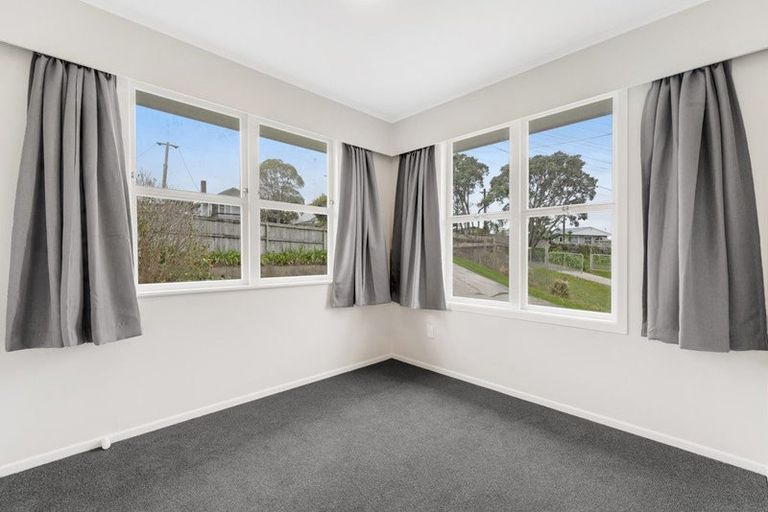 Photo of property in 194 Don Buck Road, Massey, Auckland, 0614