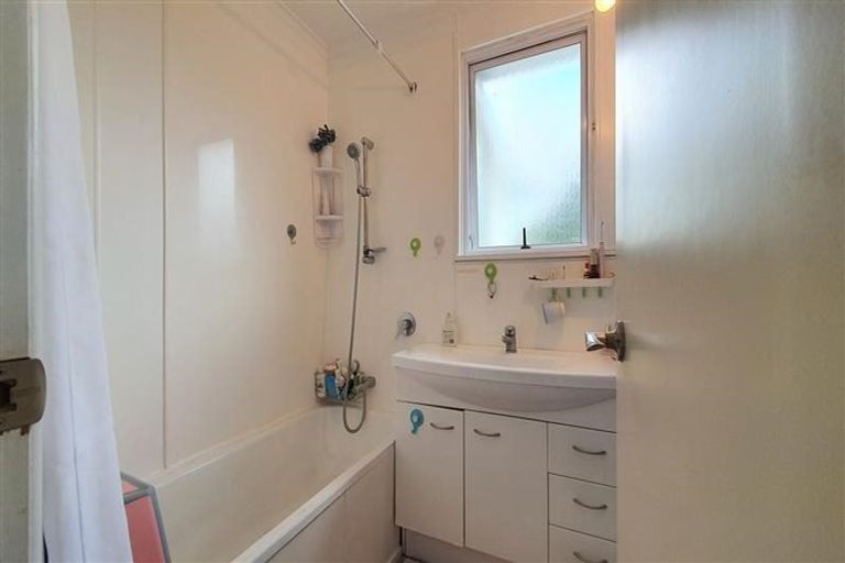 Photo of property in 82 Colwill Road, Massey, Auckland, 0614