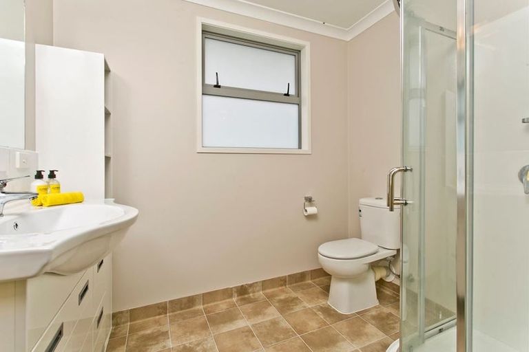 Photo of property in 115 Sunnynook Road, Forrest Hill, Auckland, 0620