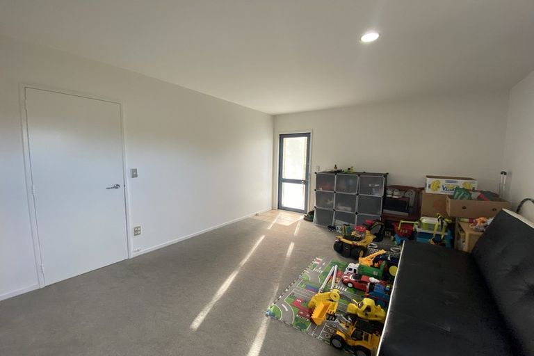 Photo of property in 1/19 Lowtherhurst Road, Massey, Auckland, 0614