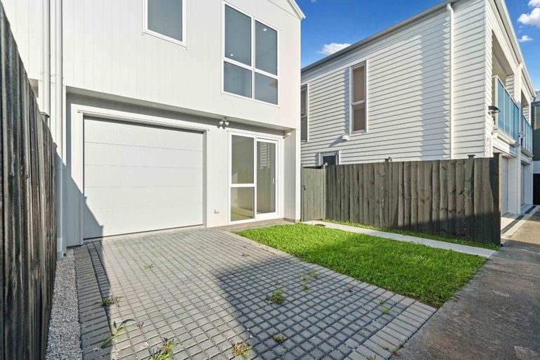 Photo of property in 6 Yellow Pear Lane, Karaka, 2578
