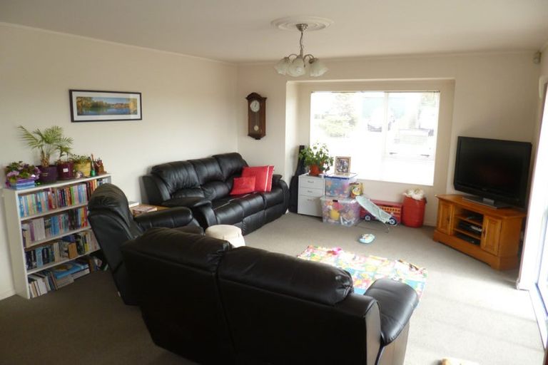 Photo of property in 2a Luxor Place, Massey, Auckland, 0614