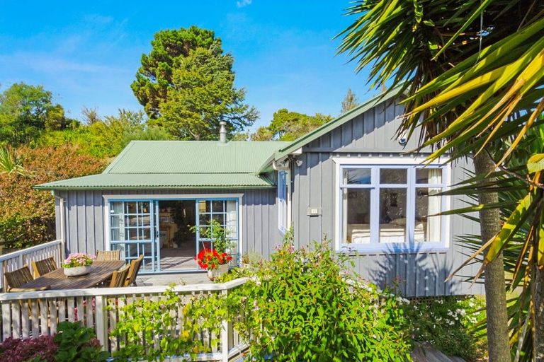 Photo of property in 17 Dale Road, Raumati South, Paraparaumu, 5032