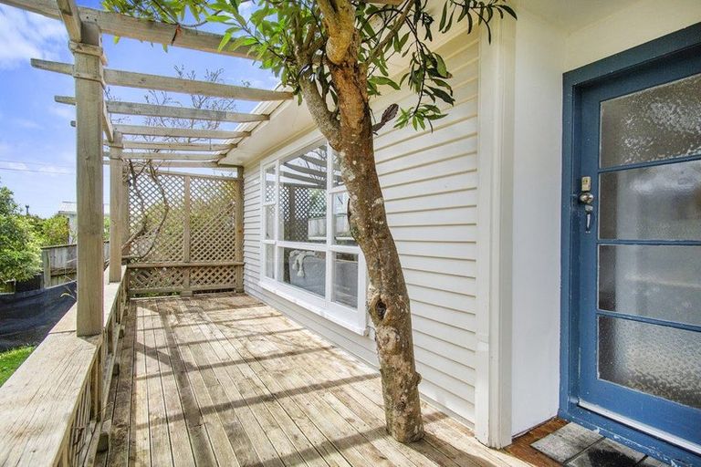 Photo of property in 49 Taylor Terrace, Tawa, Wellington, 5028