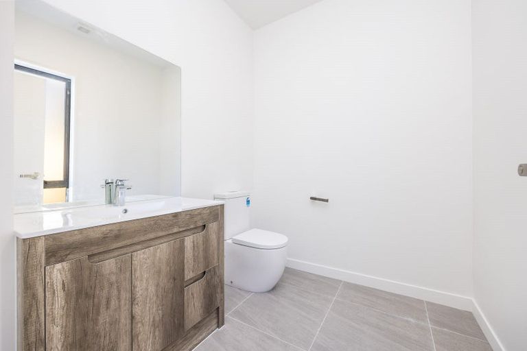 Photo of property in 17b Hogans Road, Glenfield, Auckland, 0629