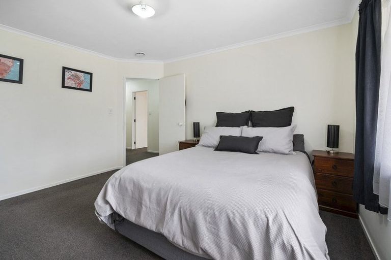 Photo of property in 71 Hillcrest Drive, Kelvin Grove, Palmerston North, 4414