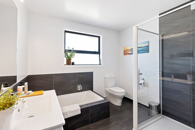 Photo of property in 6 Lambert Way, Paraparaumu, 5032