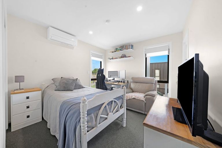 Photo of property in 640a Massey Road, Mangere, Auckland, 2022