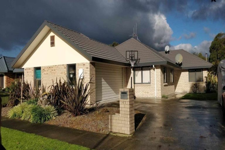 Photo of property in 47 Parnell Heights Drive, Kelvin Grove, Palmerston North, 4414