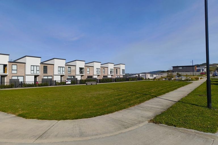 Photo of property in 77 Hokioi Drive, Kenepuru, Porirua, 5022