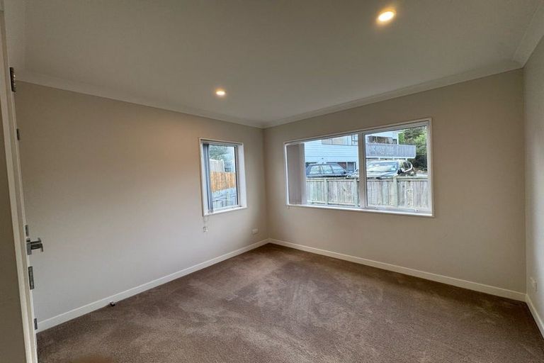 Photo of property in 18 Taurikura Way, Fairview Heights, Auckland, 0632