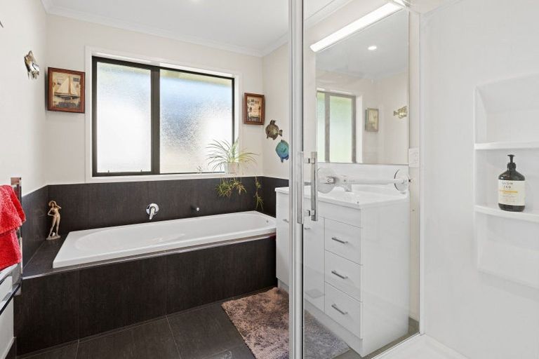 Photo of property in 30 Mountain View Drive, Manakau, Otaki, 5583