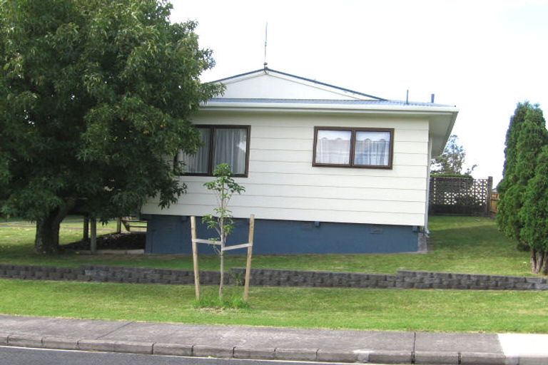 Photo of property in 83 Kervil Avenue, Te Atatu Peninsula, Auckland, 0610