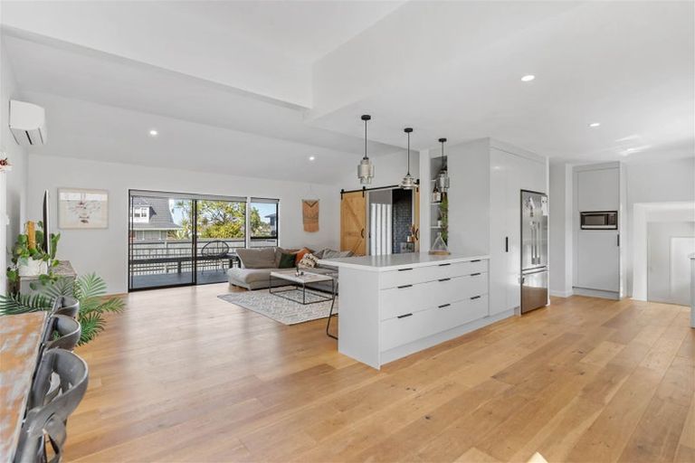 Photo of property in 1 Heaton Grove, Chatswood, Auckland, 0626