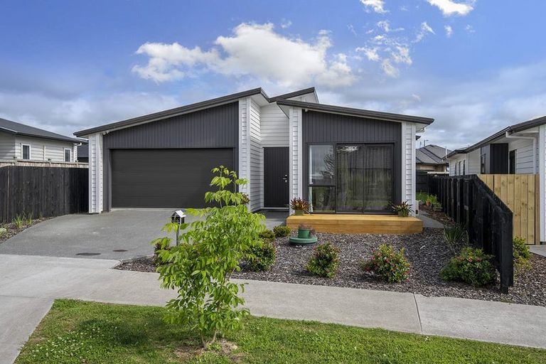 Photo of property in 29 Papa Orchard Drive, Kumeu, 0810