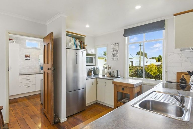 Photo of property in 2 Weraroa Road, Levin, 5510