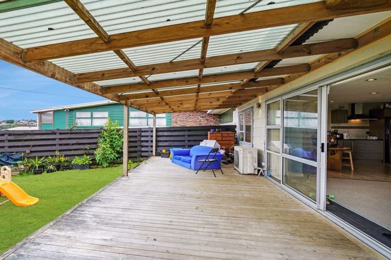 Photo of property in 17a/1 Tawa Road, Te Atatu Peninsula, Auckland, 0610
