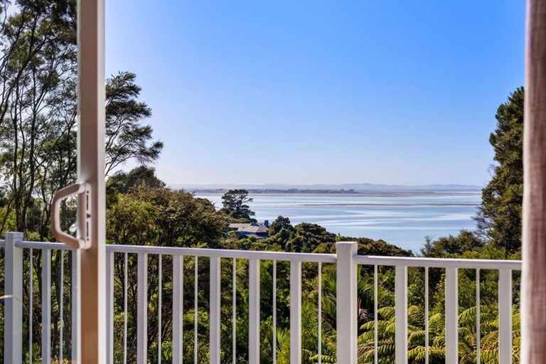 Photo of property in 754 South Titirangi Road, Titirangi, Auckland, 0604