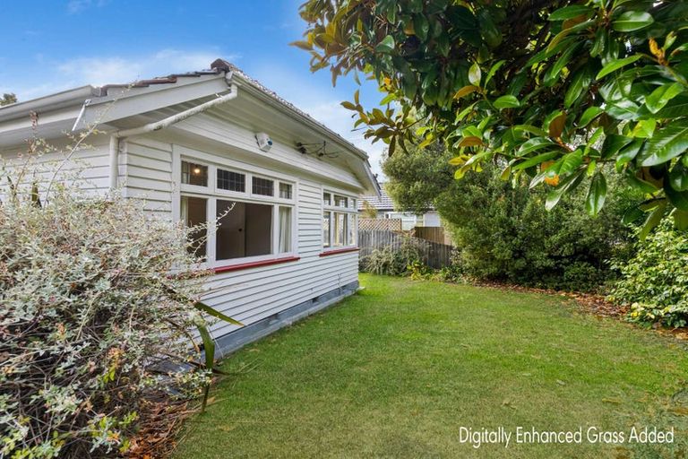 Photo of property in 209 Centaurus Road, Saint Martins, Christchurch, 8022