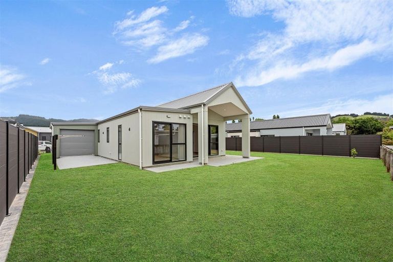 Photo of property in 104 Mataikokako Loop, Kawakawa Bay, 2585