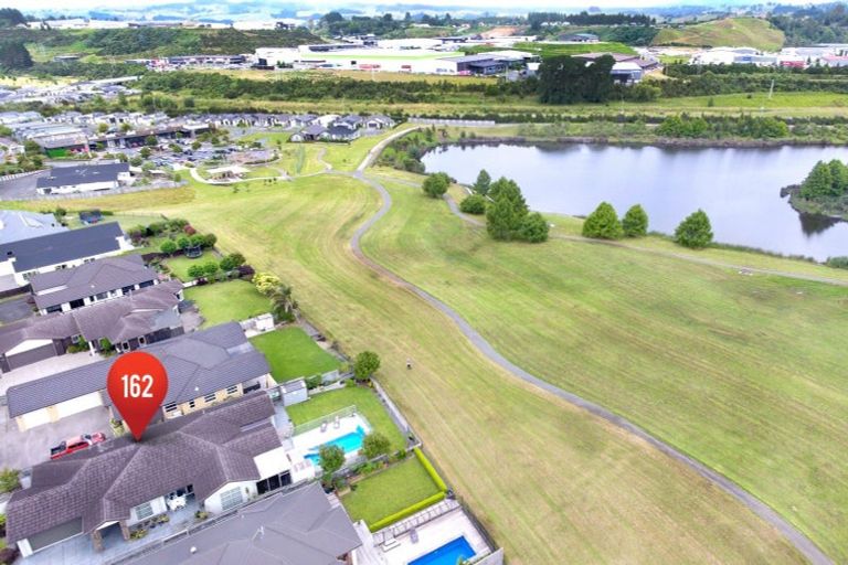 Photo of property in 162 Lakes Boulevard, Pyes Pa, Tauranga, 3112