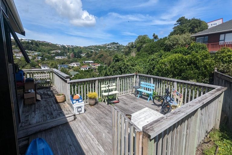 Photo of property in 64 Bassett Road, Johnsonville, Wellington, 6037