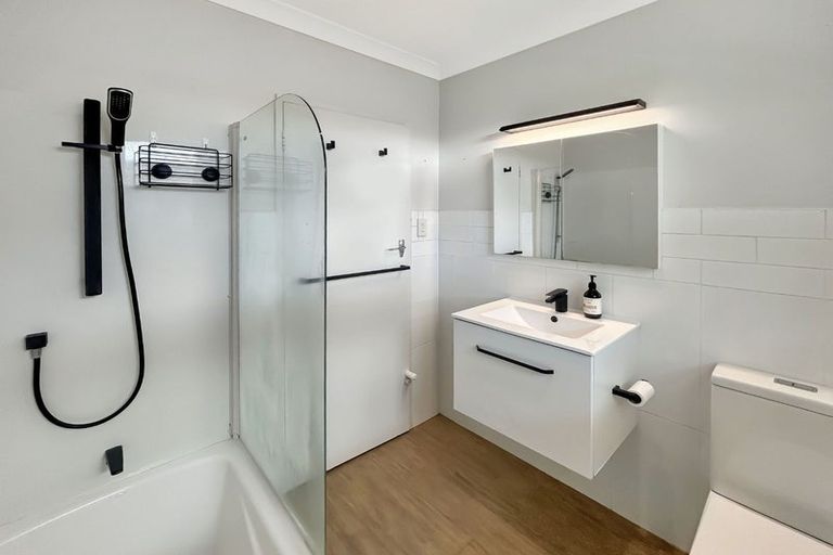 Photo of property in 2 Park Road, West End, Palmerston North, 4412