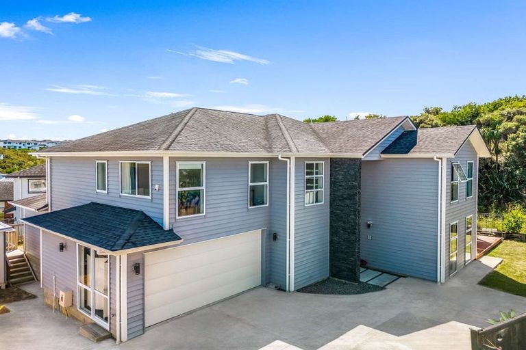 Photo of property in 6 Kahu Close, Orewa, 0931