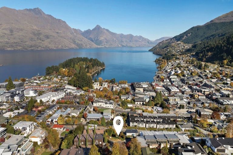 Photo of property in 41 Hallenstein Street, Queenstown, 9300