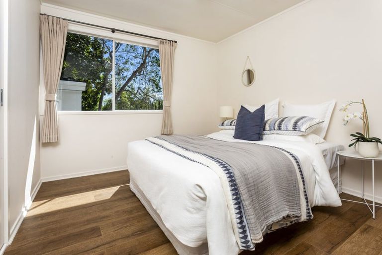 Photo of property in 43 Valley View Road, Glenfield, Auckland, 0629