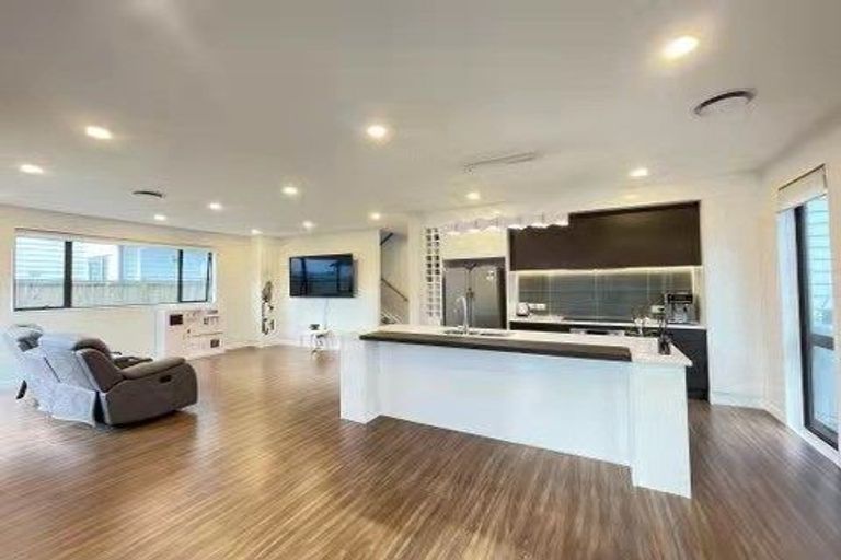 Photo of property in 10 Silvereye Road, Hobsonville, Auckland, 0616