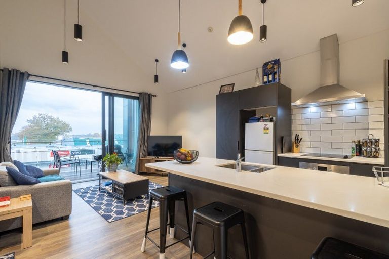 Photo of property in 34a Lake Street, Cambridge, 3434