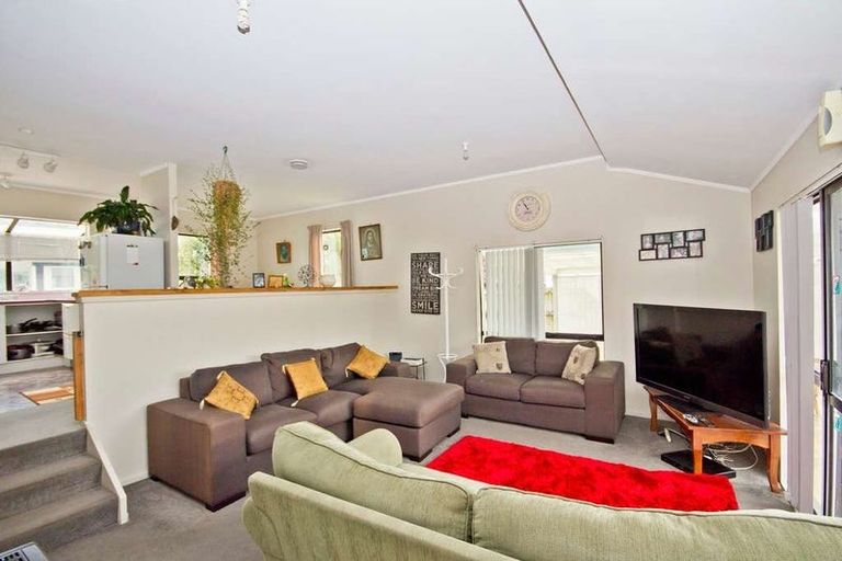 Photo of property in 10 Lacebark Court, Titirangi, Auckland, 0604