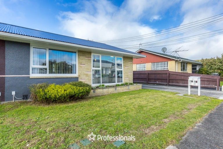 Photo of property in 2/6 Hay Street, Ebdentown, Upper Hutt, 5018