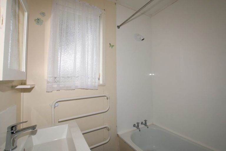 Photo of property in 12a Mcentee Street, Papakura, 2110