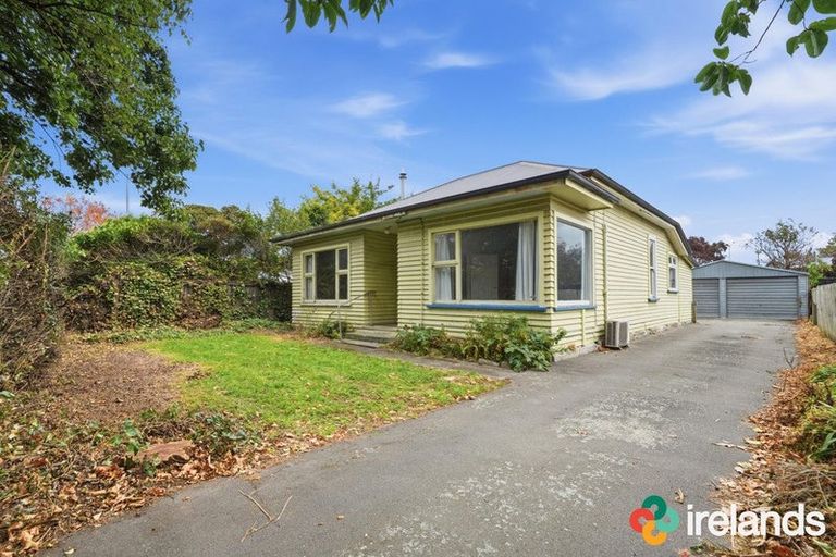 Photo of property in 21 Defoe Place, Waltham, Christchurch, 8023