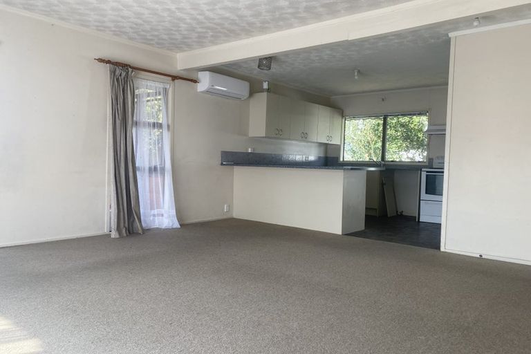 Photo of property in 1/9 Vina Place, Massey, Auckland, 0614
