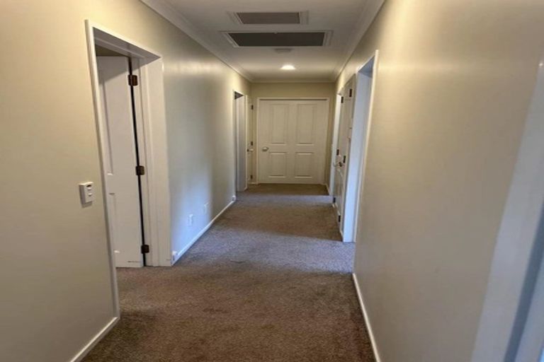 Photo of property in 16 Middlefield Drive, East Tamaki Heights, Auckland, 2016