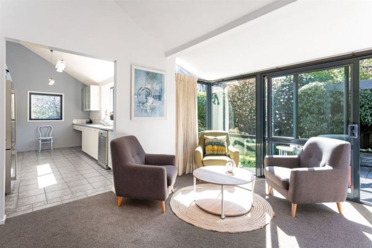 Photo of property in 11 Cricklewood Place, Avonhead, Christchurch, 8042