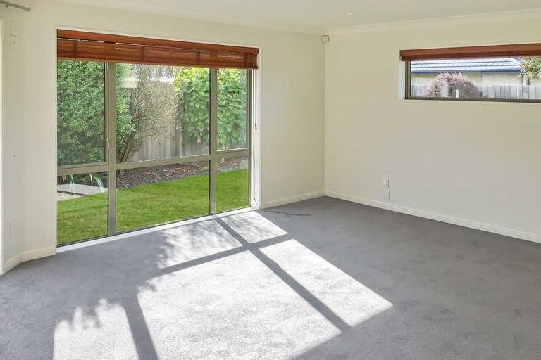 Photo of property in 7 Milkers Gate, Parklands, Christchurch, 8083
