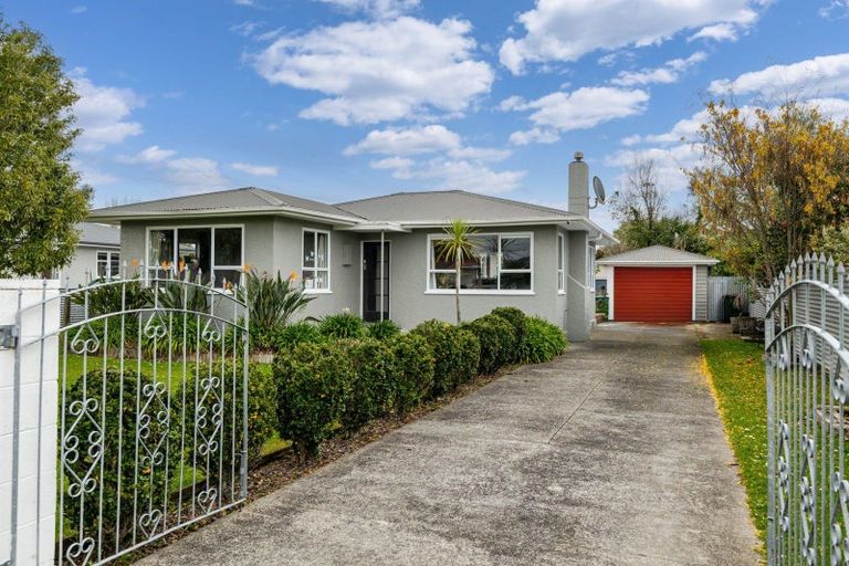 Photo of property in 4 Eton Place, Terrace End, Palmerston North, 4410