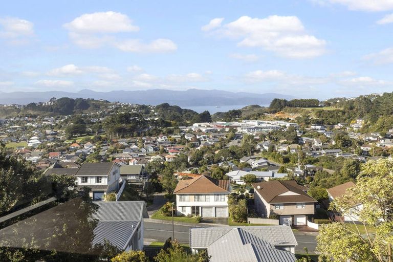 Photo of property in 7 Meadowcroft Grove, Johnsonville, Wellington, 6037
