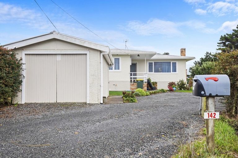 Photo of property in 142 Karioitahi Road, Waiuku, 2683