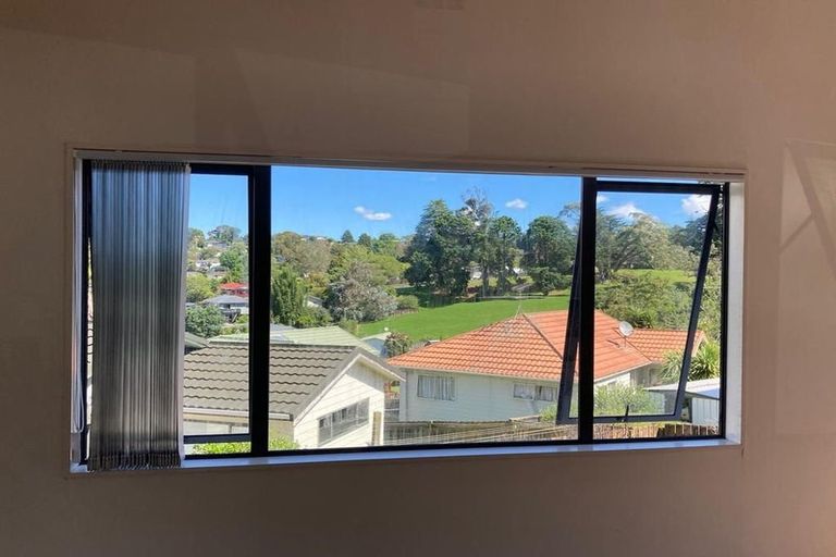 Photo of property in 10 Loughanure Place, Massey, Auckland, 0614