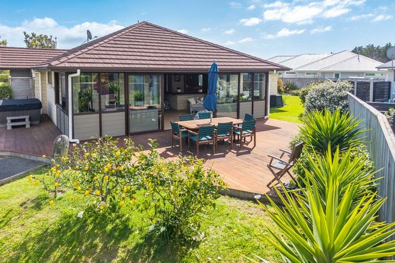 Photo of property in 38 Titoki Road, Waikanae Beach, Waikanae, 5036