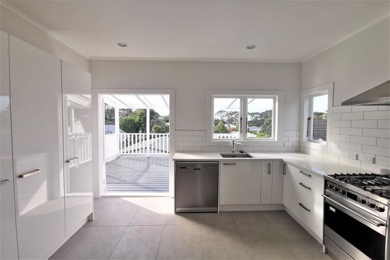 Photo of property in 46 Colonial Road, Birkenhead, Auckland, 0626