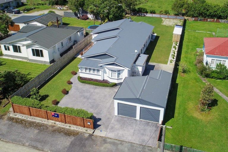 Photo of property in 95 Domett Street, Westport, 7825