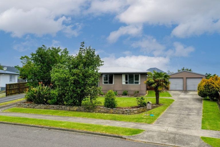 Photo of property in 17 Farnworth Crescent, Whakatane, 3120